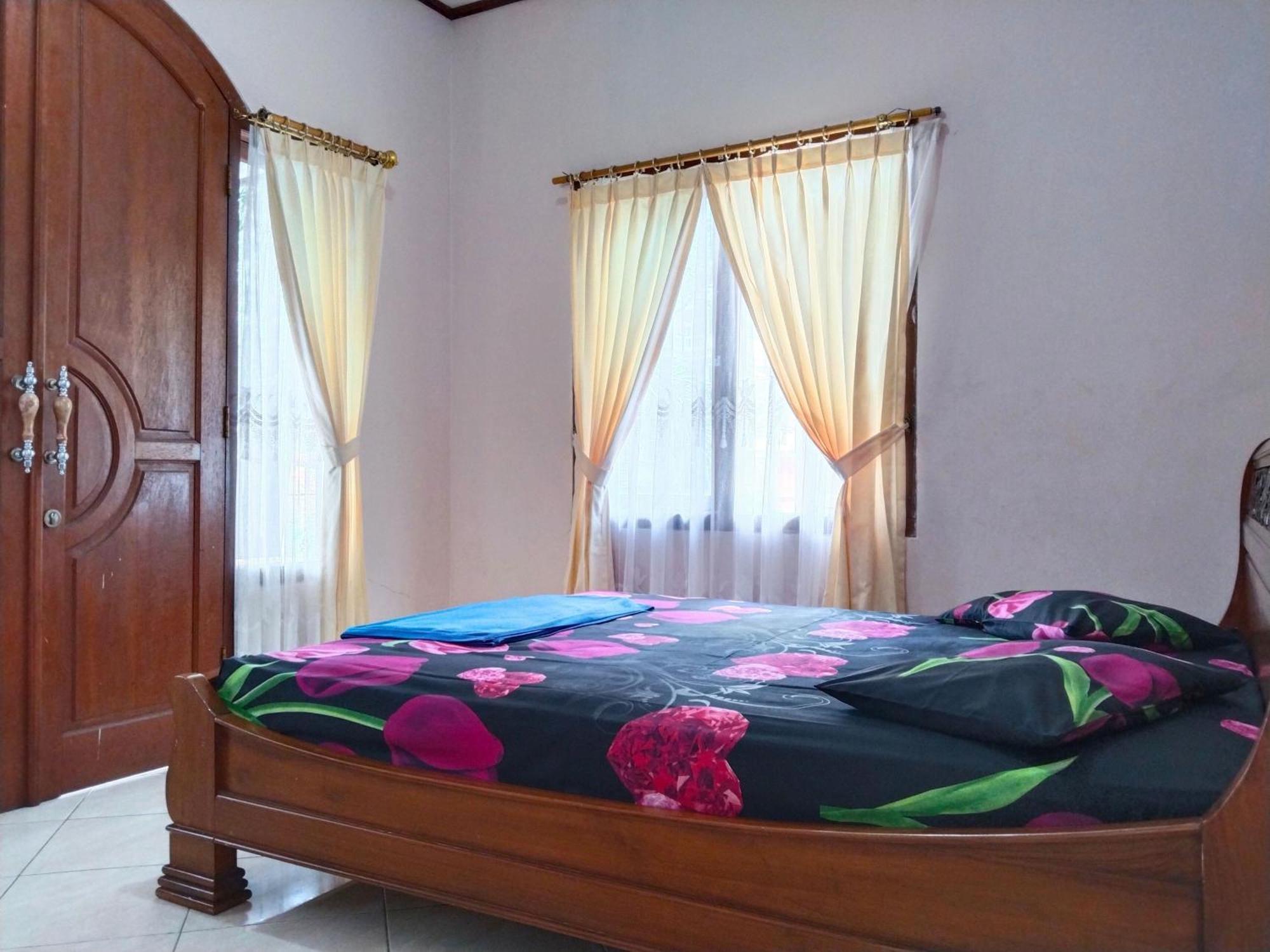 Villa Yustisia Curug 7 Cilember Cisarua Bagian luar foto
