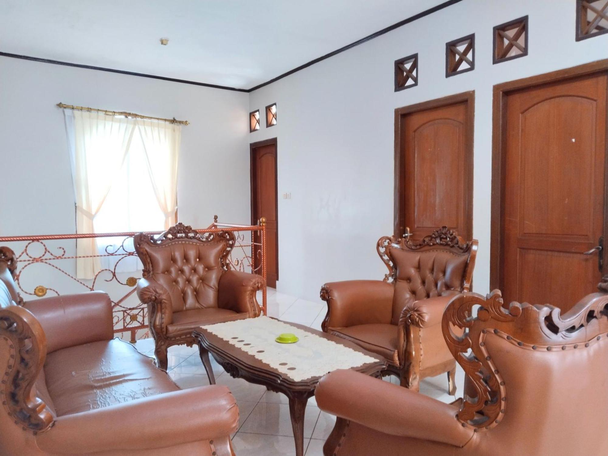 Villa Yustisia Curug 7 Cilember Cisarua Bagian luar foto