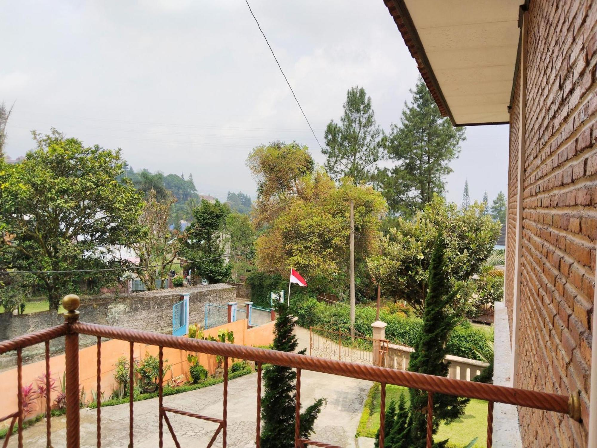 Villa Yustisia Curug 7 Cilember Cisarua Bagian luar foto
