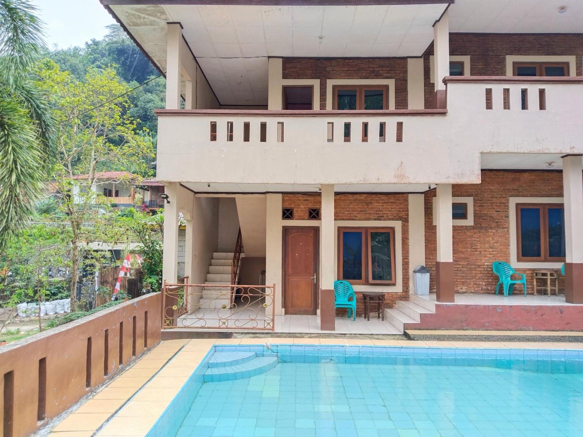Villa Yustisia Curug 7 Cilember Cisarua Bagian luar foto