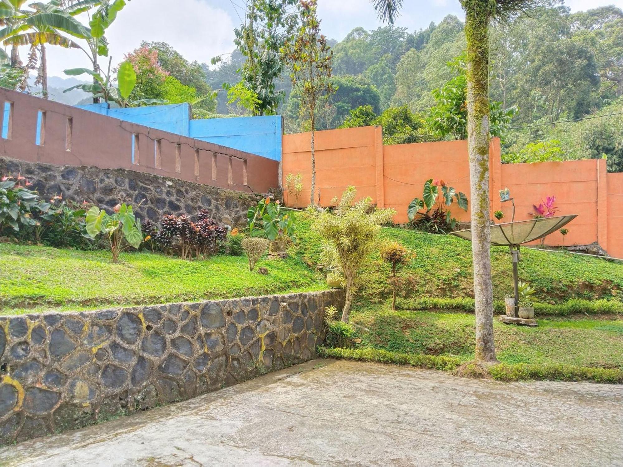 Villa Yustisia Curug 7 Cilember Cisarua Bagian luar foto