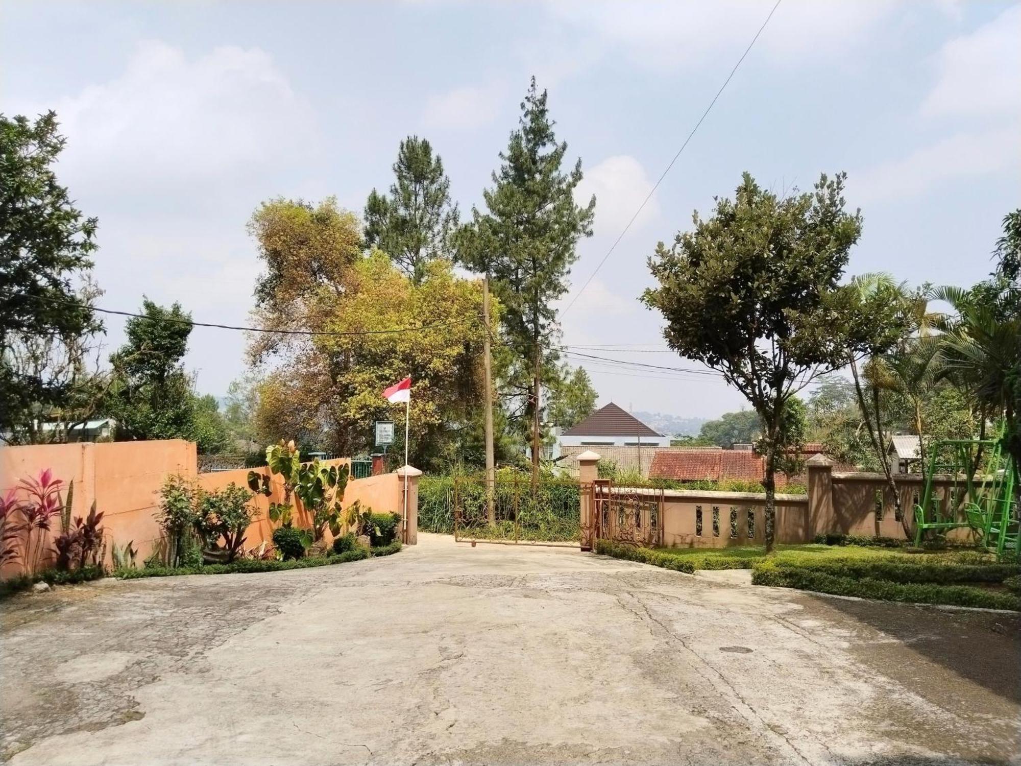 Villa Yustisia Curug 7 Cilember Cisarua Bagian luar foto