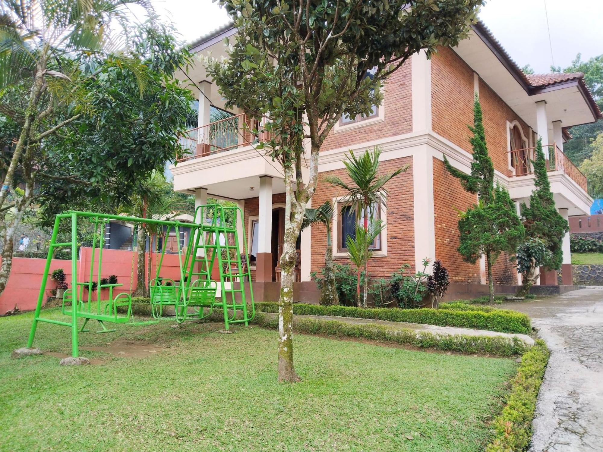 Villa Yustisia Curug 7 Cilember Cisarua Bagian luar foto