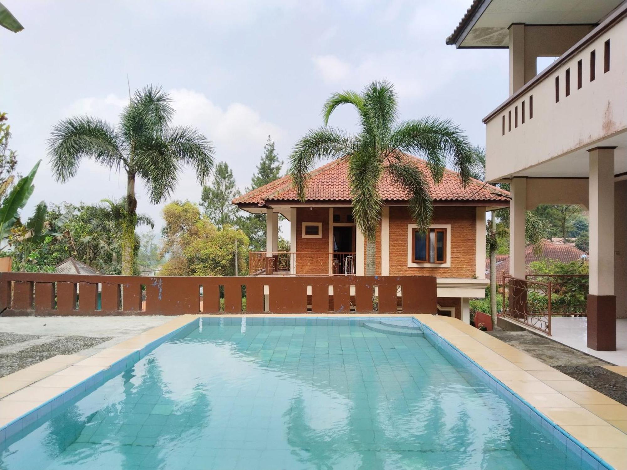 Villa Yustisia Curug 7 Cilember Cisarua Bagian luar foto