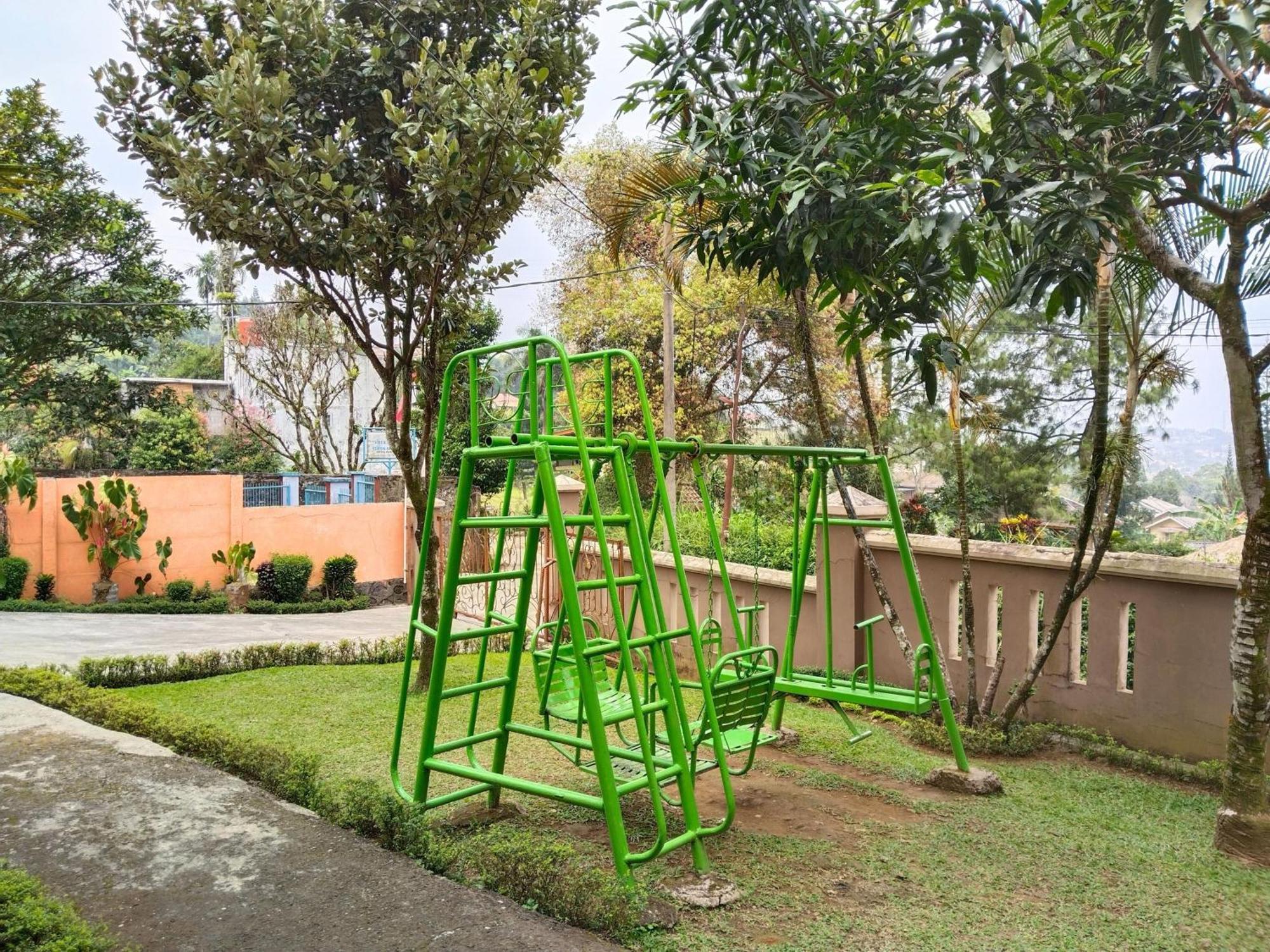 Villa Yustisia Curug 7 Cilember Cisarua Bagian luar foto