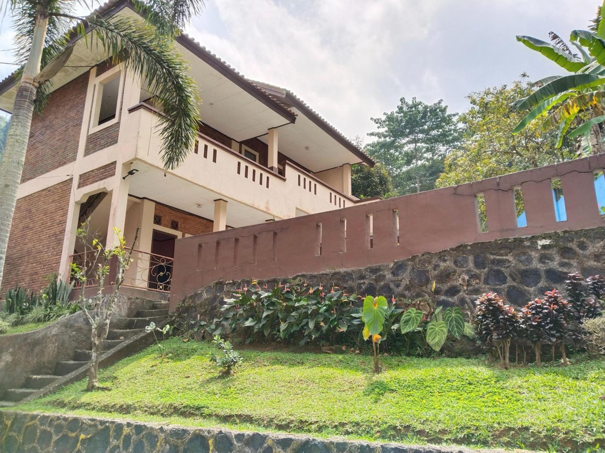 Villa Yustisia Curug 7 Cilember Cisarua Bagian luar foto