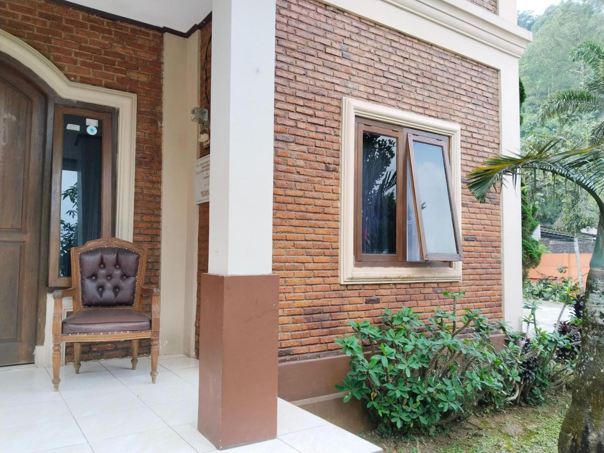 Villa Yustisia Curug 7 Cilember Cisarua Bagian luar foto